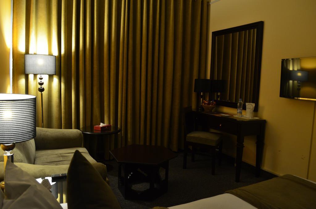 Smart Hotel Lahore Quarto foto